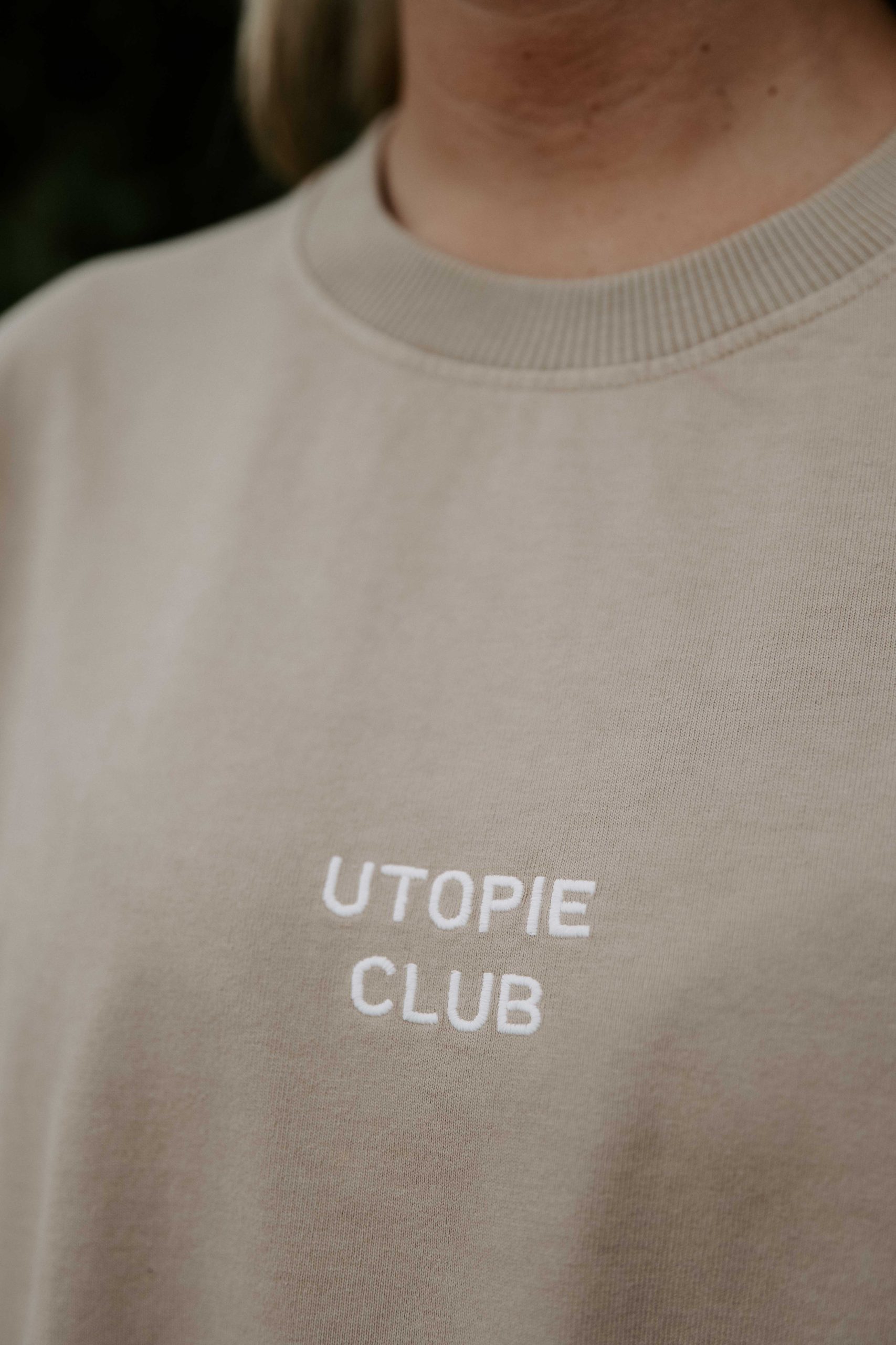 beige tee oversize utopie club