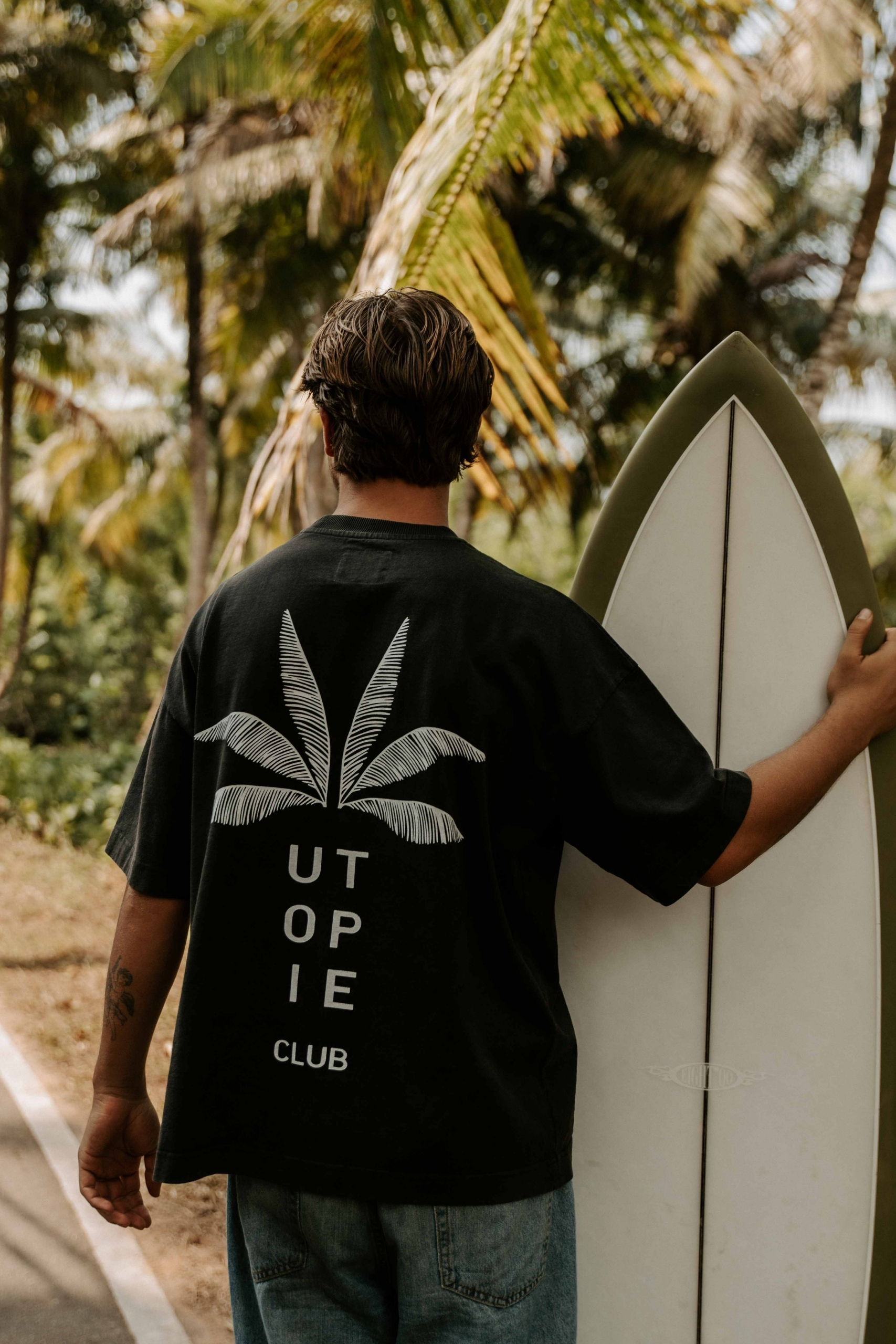 Black oversized tee utopie club