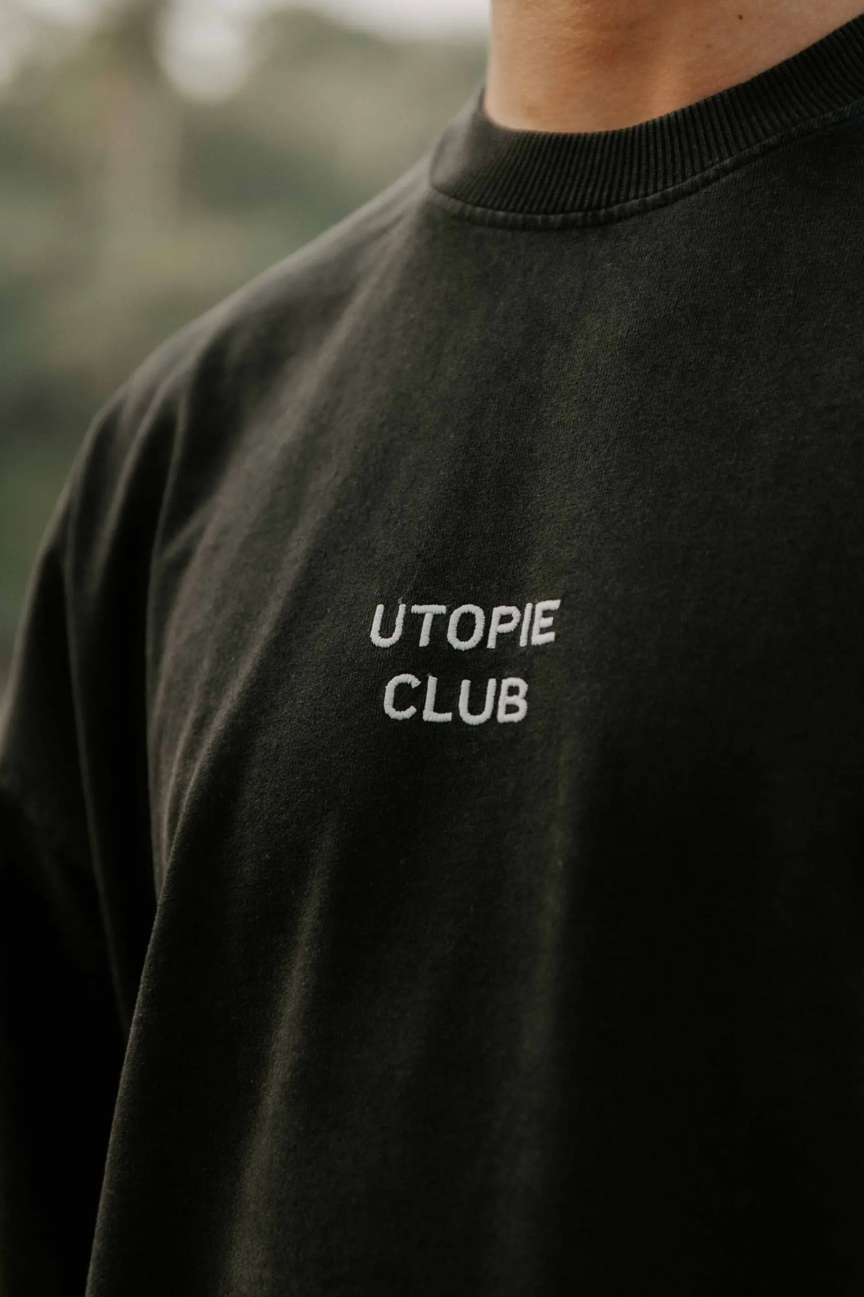 black oversize tee utopie club