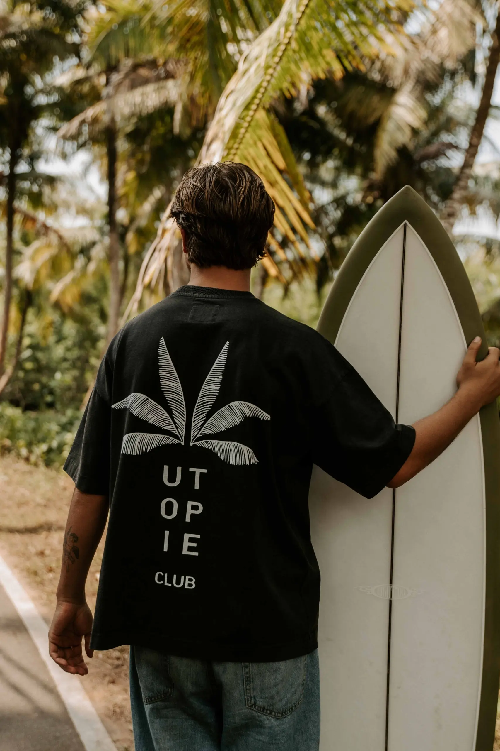 black oversize tee utopie club