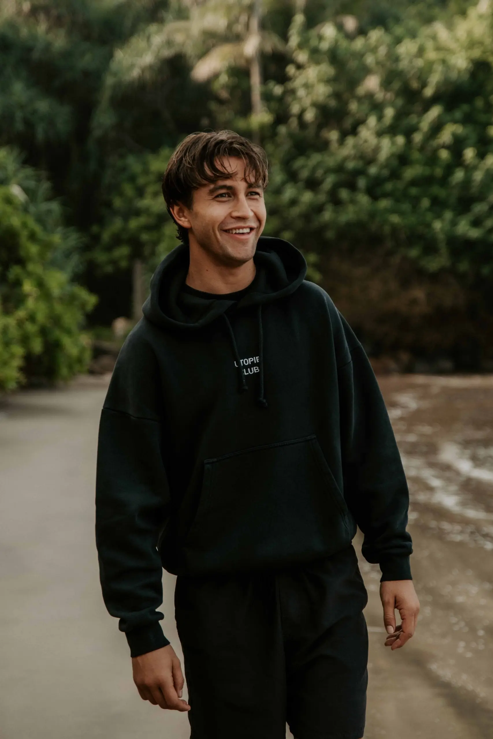 black oversize hoodie utopie club