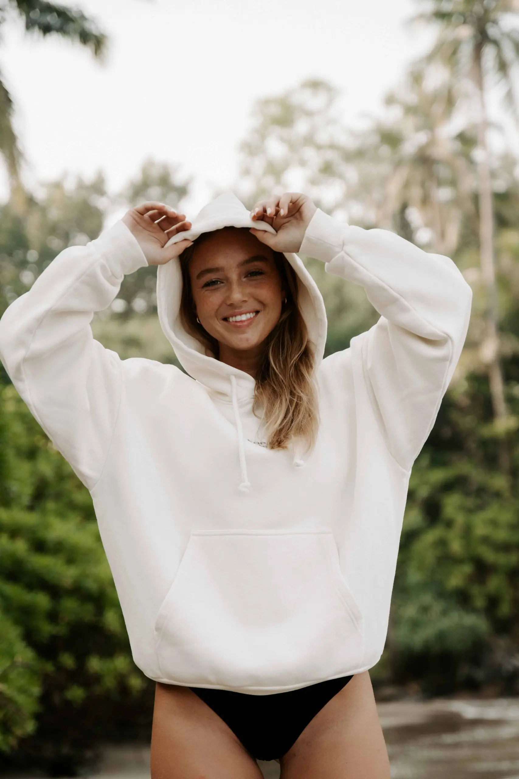 white oversize hoodie utopie club